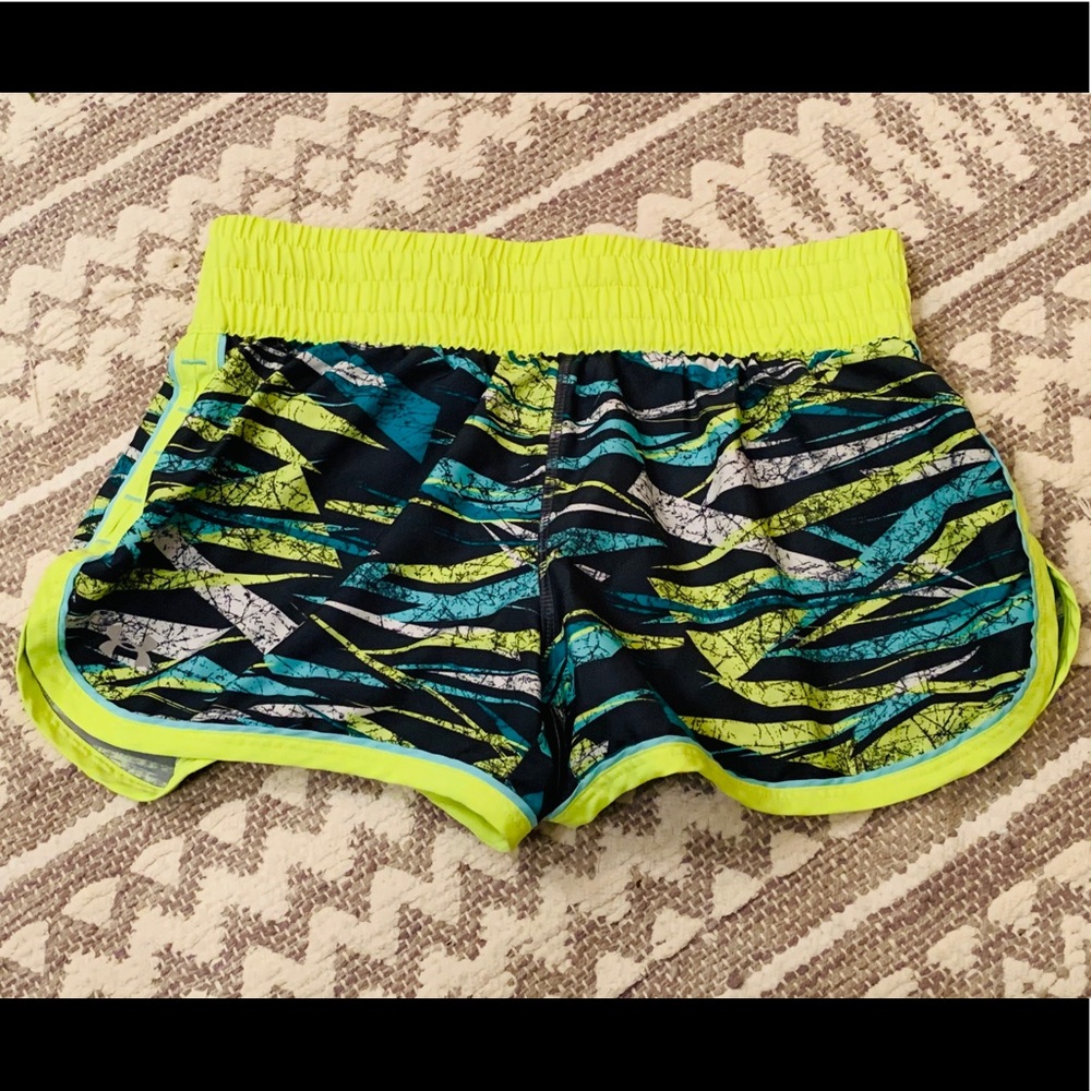 Under Armour Shorts semi fitted heat gear size XS